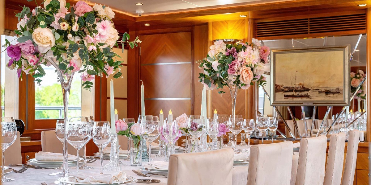 Аренда мега яхты Новая Звезда в Москве и Подмосковье